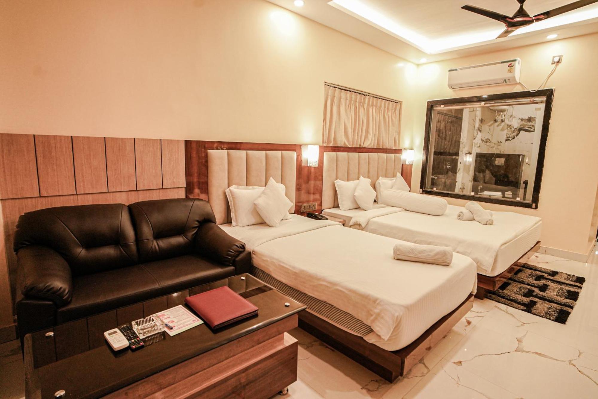 Prasant On Beach Resort !! Lift - Wifi -Restaurant-Parking Facilities-Newly Decorated Room !! Mandarmani Eksteriør bilde