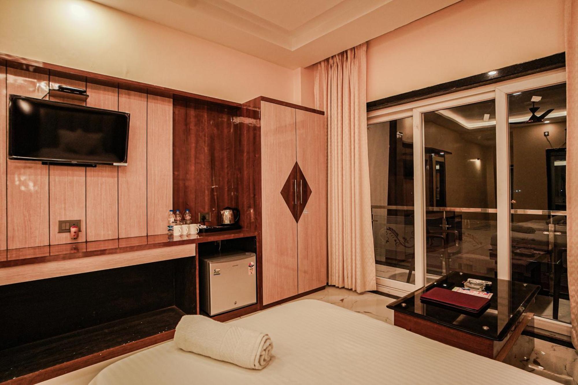 Prasant On Beach Resort !! Lift - Wifi -Restaurant-Parking Facilities-Newly Decorated Room !! Mandarmani Eksteriør bilde
