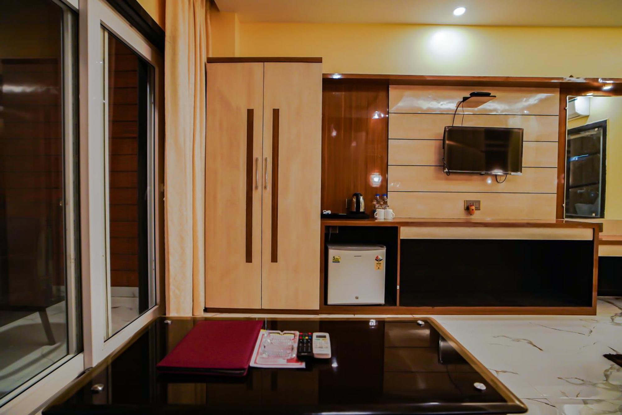 Prasant On Beach Resort !! Lift - Wifi -Restaurant-Parking Facilities-Newly Decorated Room !! Mandarmani Eksteriør bilde